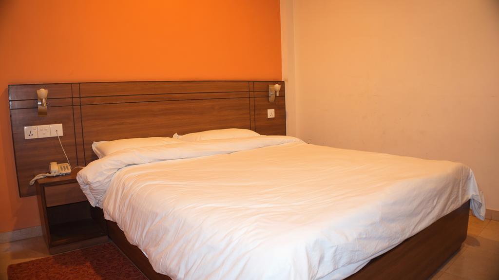 Aryal International Hotel Katmandú Habitación foto