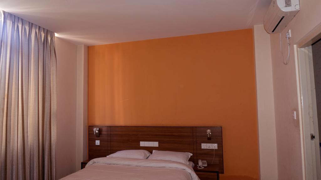 Aryal International Hotel Katmandú Habitación foto